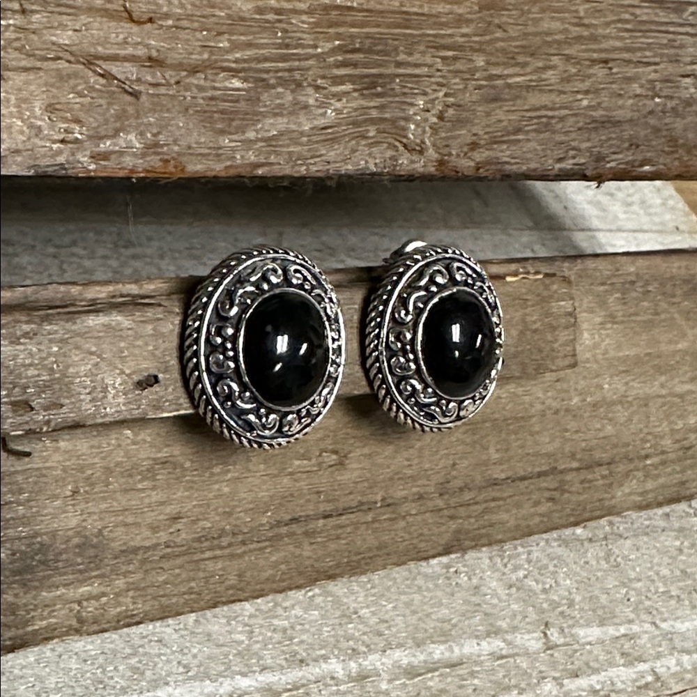 Taxco Ati Mexico great shape 925 black onyx oval scroll detail sterling earrings